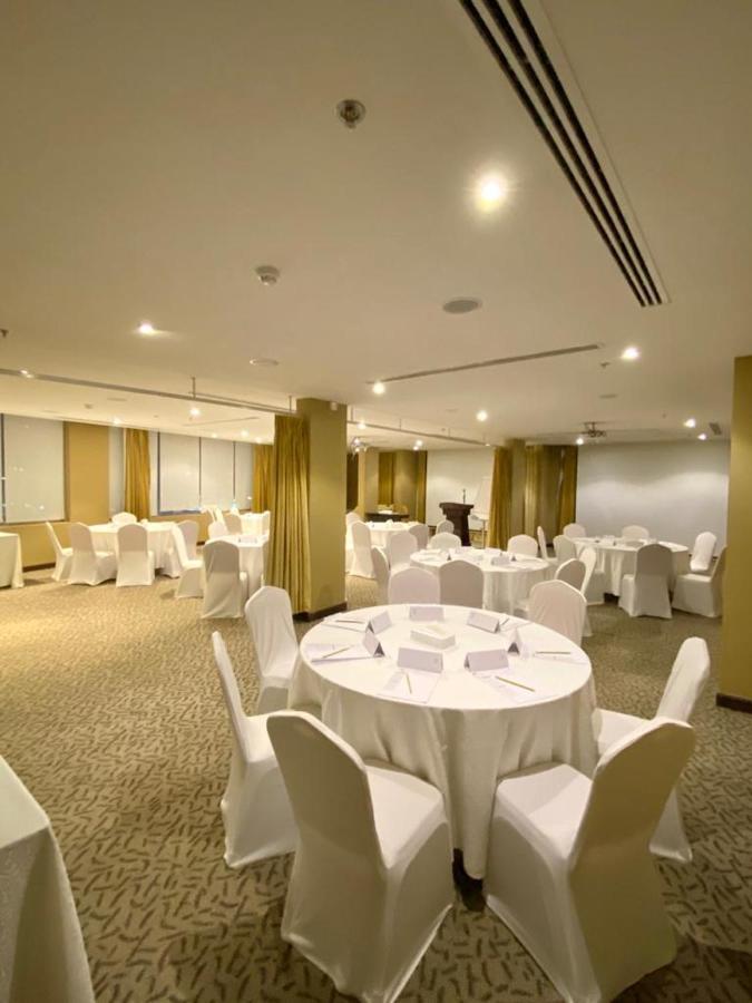 Rollins Hotel Burajda Kültér fotó