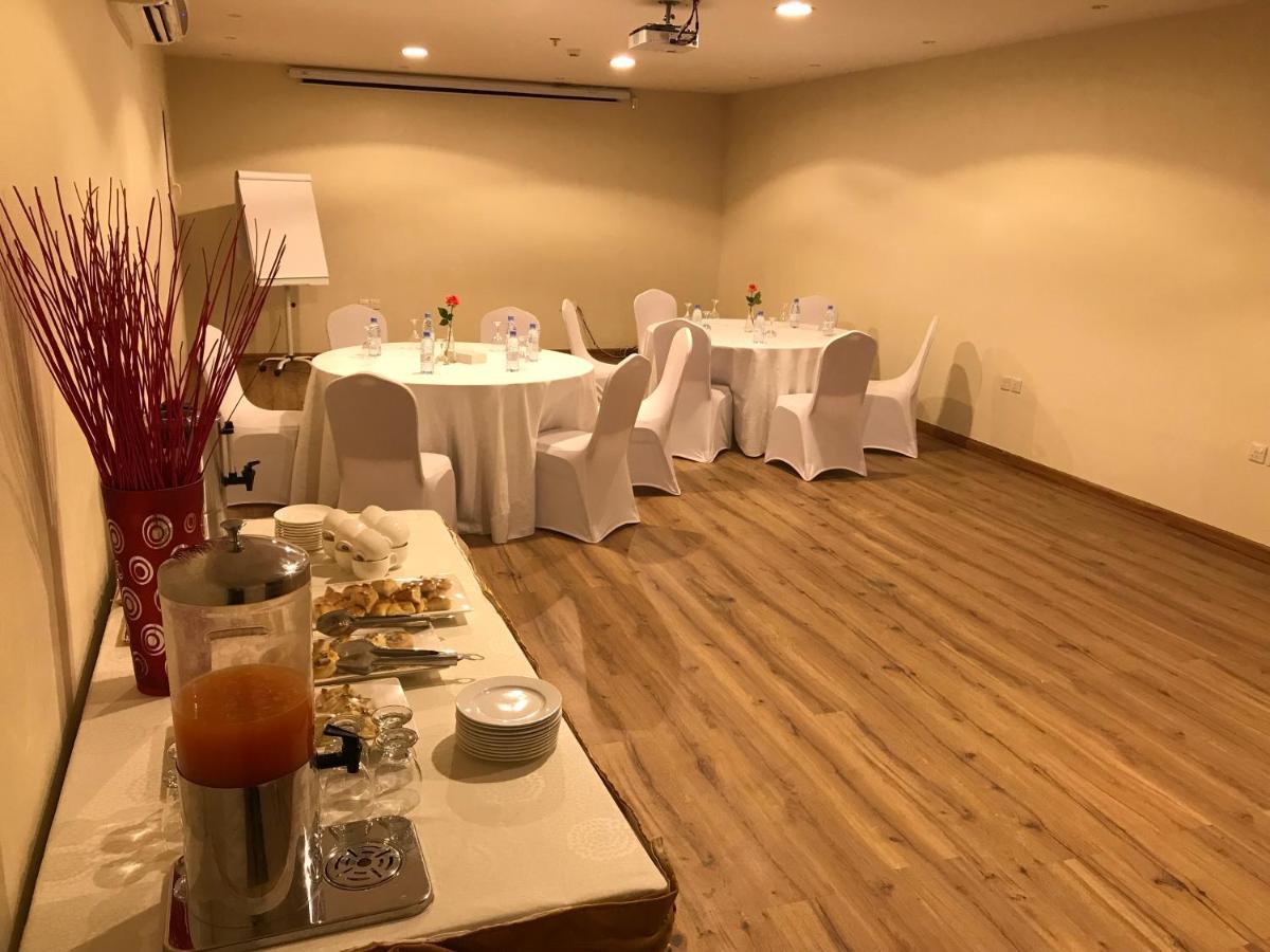 Rollins Hotel Burajda Kültér fotó